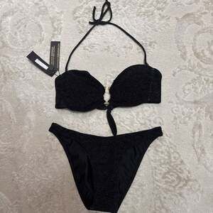 Sauvage Black sparkle‎ bikini with gold snake ring